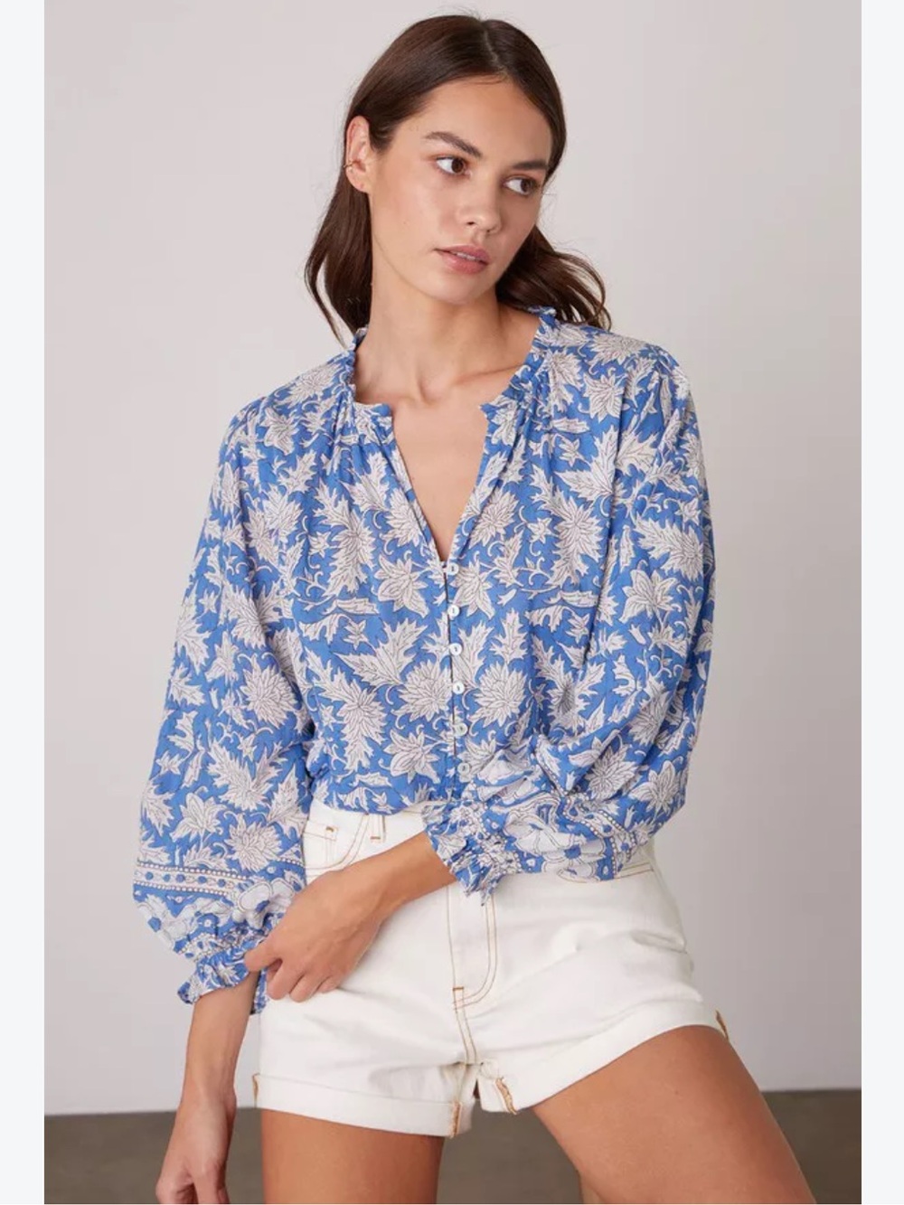 Velvet by Graham & Spencer Mikayla Button Up Painted Blouse Size Medium